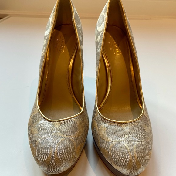 LAST CHANCE!  COACH "Tristian" Signature Pattern Pump in Gold - Picture 8 of 13